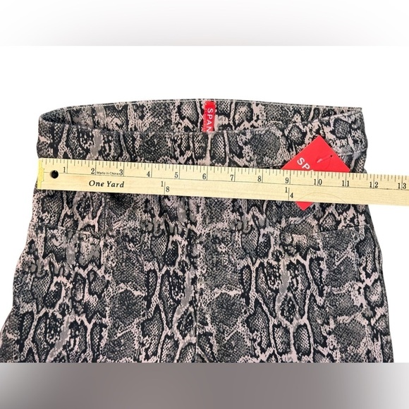 Spanx Ankle Jean-ish Snake Print Leggings - Picture 8 of 10